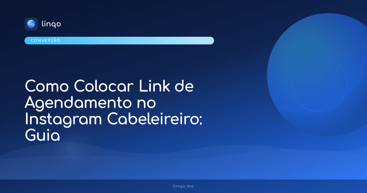 Cabeleireiro a organizar marcações no smartphone num salão moderno em Luanda