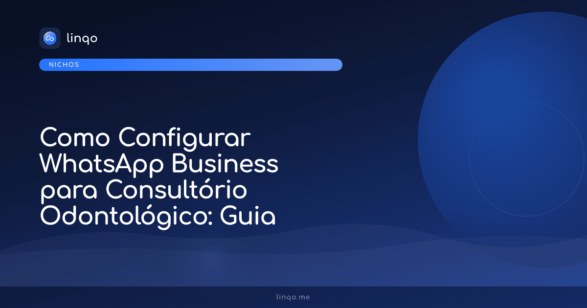 Cirurgiã-dentista em seu consultório em São Paulo utilizando smartphone para gerenciar atendimento via WhatsApp Business